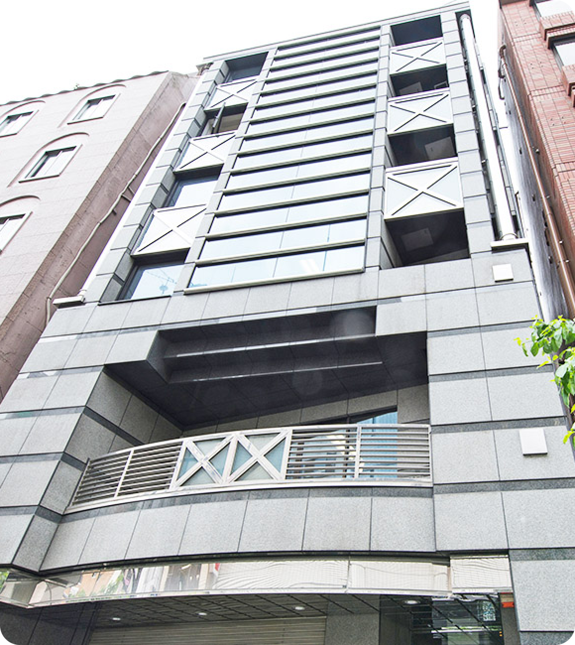 新宿アントレサロンビル外観