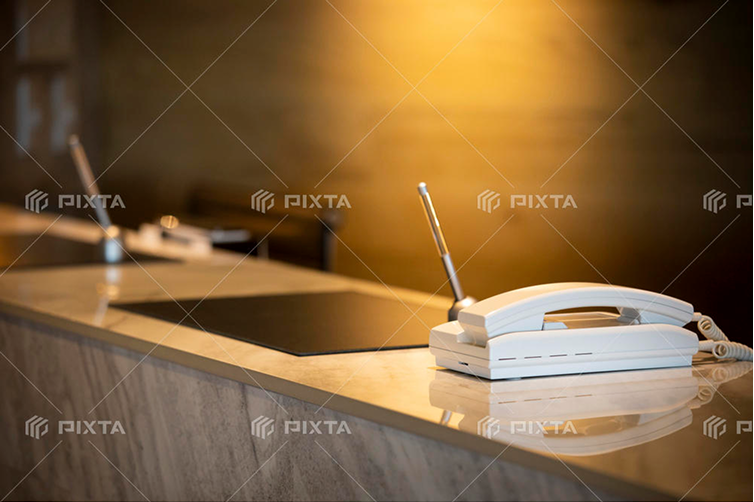 ブランディングと機能を兼ね備えた受付カウンター